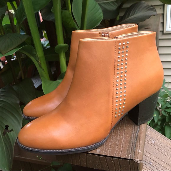 ๐บ Vionic Leather Ankle Booties ๐บ - Picture 13 of 15